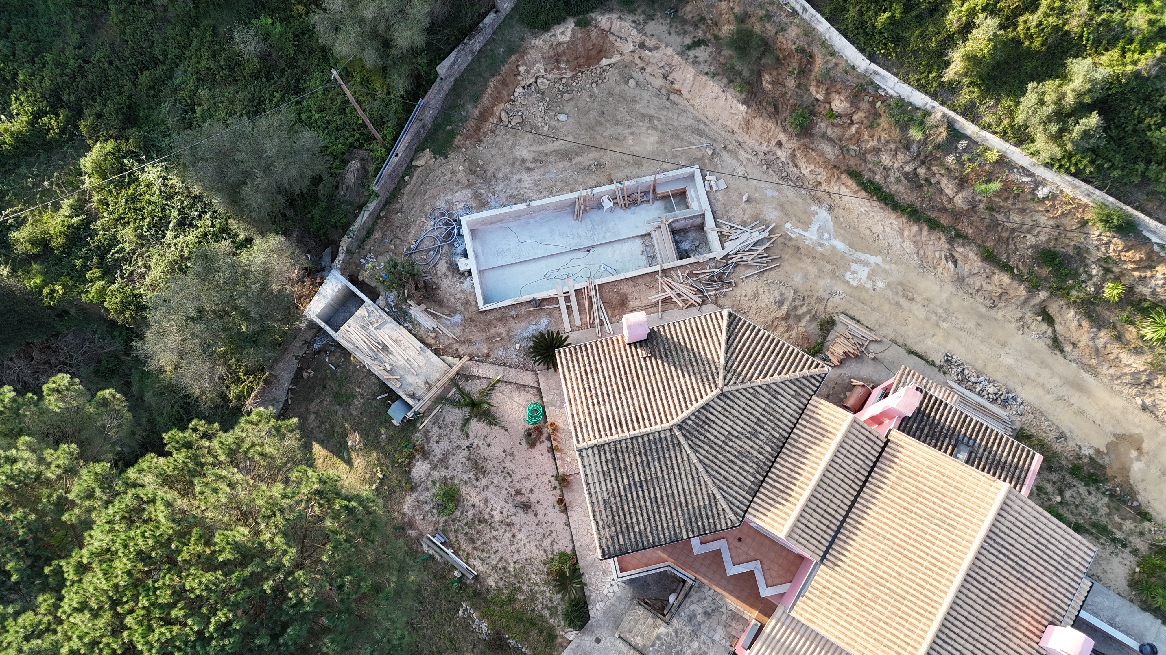 2023: Hrubá stavba a střecha